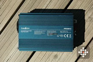 Nedis PIPS30012 puhas siinuslaine inverter 300 W (12V → 230V)