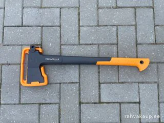 Fiskars X24 kirves
